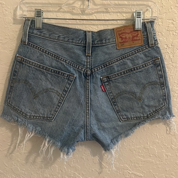 Levi 501 Shorts - Picture 2 of 5